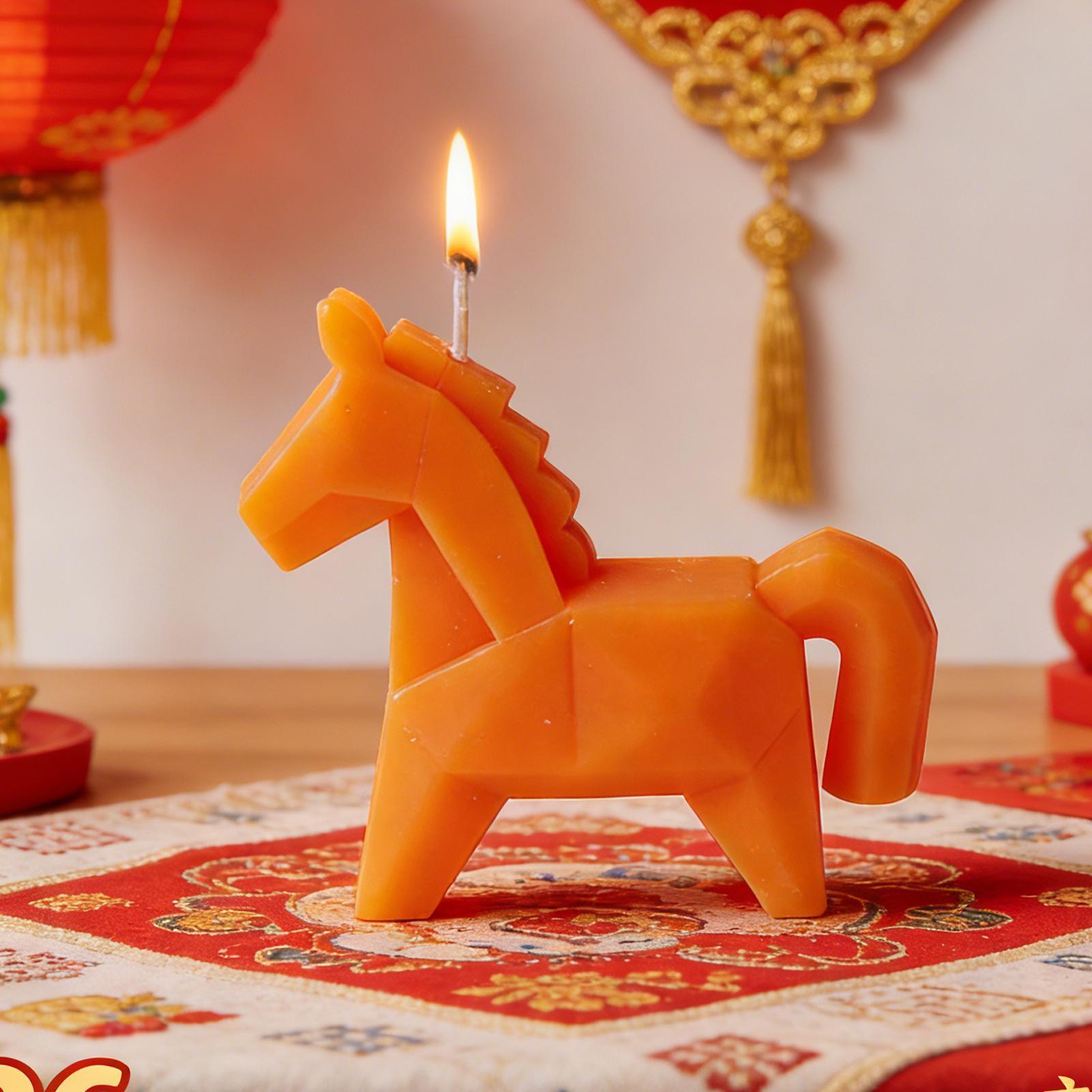 Beeswax Taper Candle - شمعة معطرة على شكل حصان، ديكور
